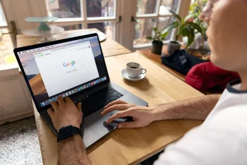 Image d'un homme sur Google